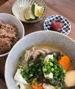 衛藤美彩が作った酵素玄米のようなランチ