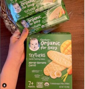衛藤美彩が子供に食べさせているベビーフード