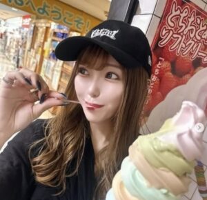 アイスを食べる寺沢ありす